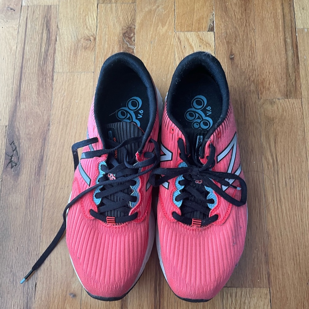 New Balance W890v6 Coral Size 9.5